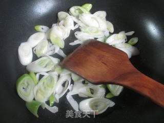 Stir-fried Shrimp Balls with Green Onions recipe