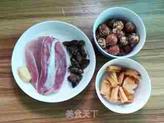 Lean Meat Soup with Dried Radish, Oyster Sauce and Chestnut recipe