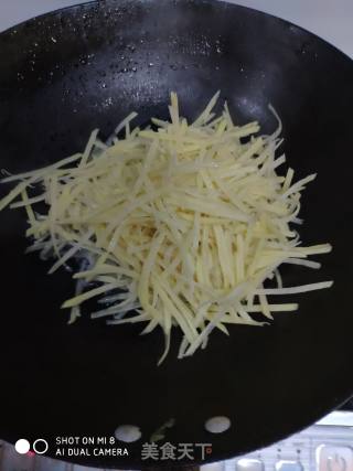 Kuaishou Vegetable and Leek Fried Potato Shreds recipe