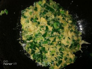 Fried Eggs with Garlic Sprouts recipe