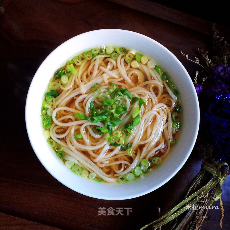 Scallion Hollow Noodles in Oyster Sauce