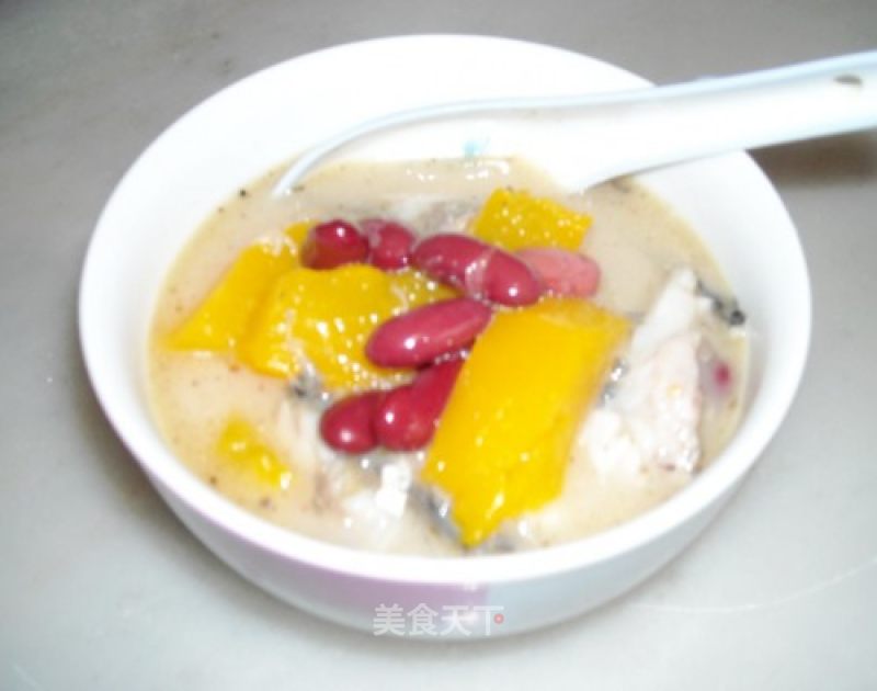 Papaya, Kidney Beans and Crucian Fish Soup recipe