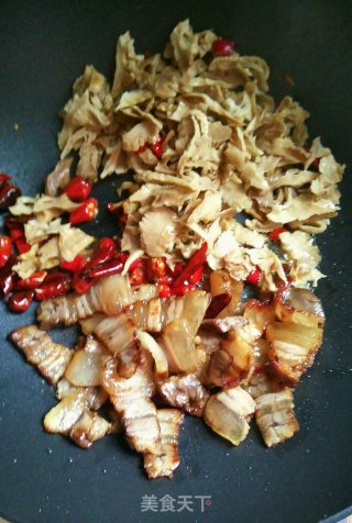 Stir-fried Bacon with Dried Bamboo Shoots recipe