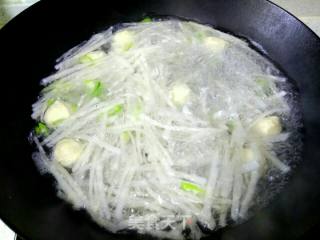 Chicken Ball Soup with Shredded Radish and Vermicelli recipe