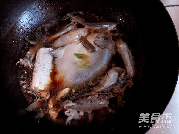 Soy Pot Mixed Fish recipe