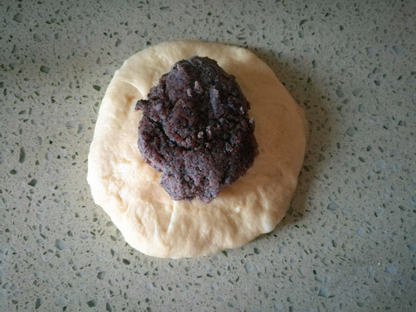 Black Bean Paste Flower Bread recipe