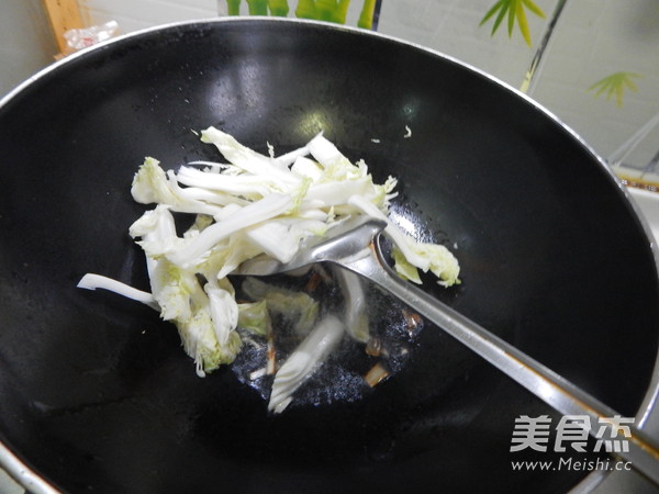 Sauce-flavored Cabbage Root Fried Lotus Root recipe