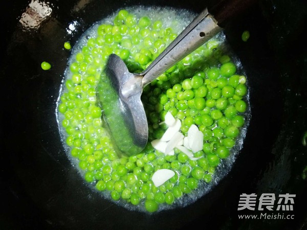 Stir-fried Green Peas and Rice recipe