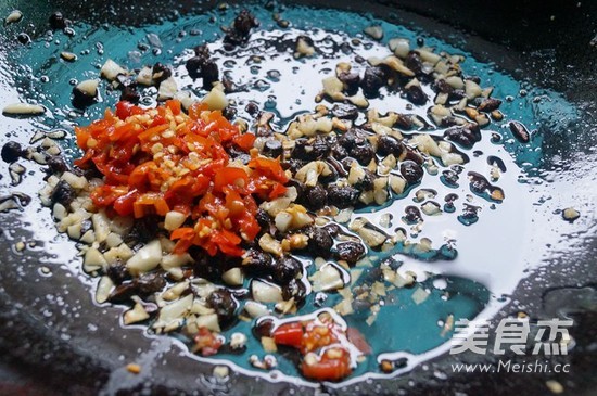 Steamed Spare Ribs with Garlic and Black Bean Sauce recipe