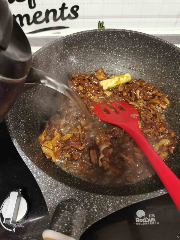 Mushroom Beef Sauce Noodles recipe