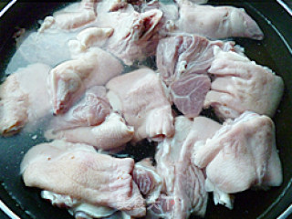 Peanut Stewed Pork Knuckles recipe