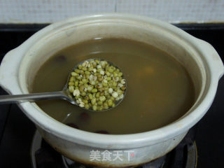 Mung Bean and Lotus Seed Soup recipe