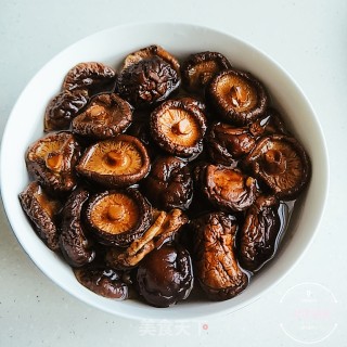 Pork Leg with Shiitake Mushrooms recipe