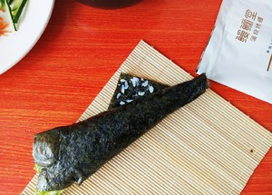 Hand-held Eel Sushi Roll recipe