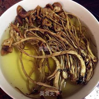 Laoguang Autumn and Winter Healthy Soup of Tea Tree Mushroom Stewed Chicken#肉肉厨 recipe