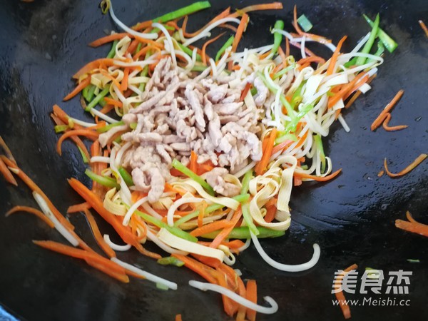 Taste The Fresh Spring Buds-hot Noodle Spring Rolls recipe