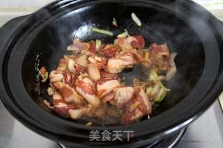 Cabbage and Pork Stewed Wide Noodles recipe