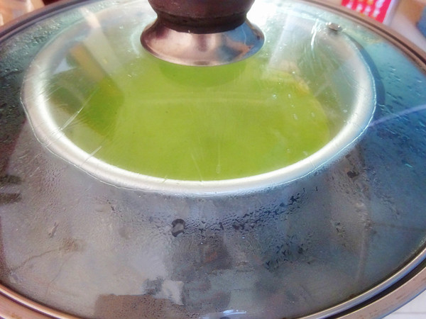 The Pandan Leaf Steamed Cake with Fragrance All Over The House recipe