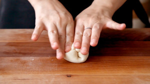 Start Making Egg Yolk Crisps from Fried Red Bean Paste (video) recipe