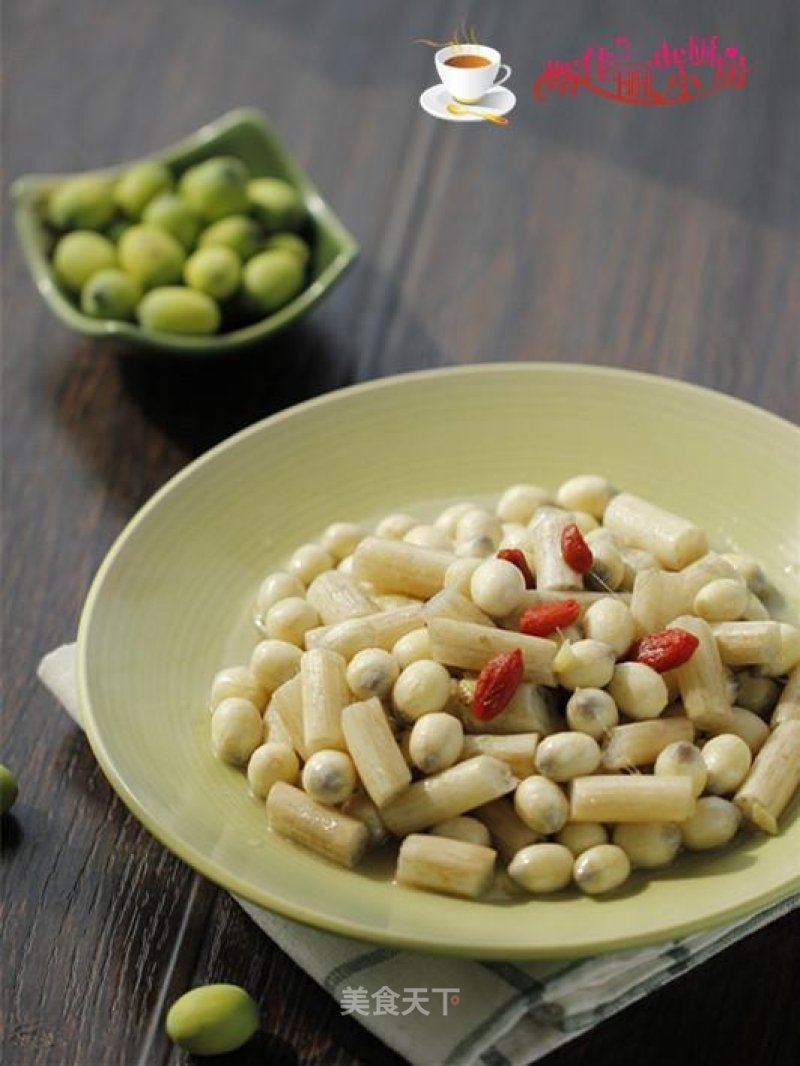 Stir-fried Lotus Root Strips with Lotus Seeds and Rice