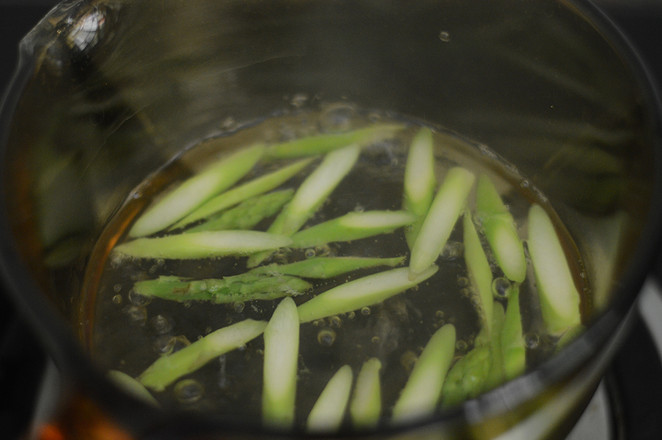 Seaweed Rice Ball + Asparagus and Pepper Chicken recipe