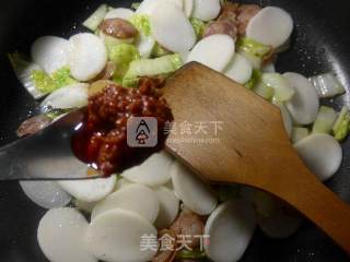 Stir-fried Rice Cake with Spicy Sausage and Cabbage recipe