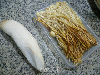 Golden Needle Mushroom Mixed with King Pleurotus recipe