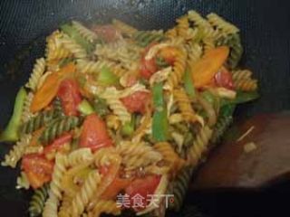 Pasta with Tomato Sauce and Shredded Chicken recipe