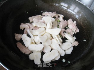 Stir-fried Sliced Pork with Water Chestnuts recipe