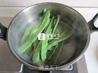 Stir-fried Bacon with Sword Beans recipe