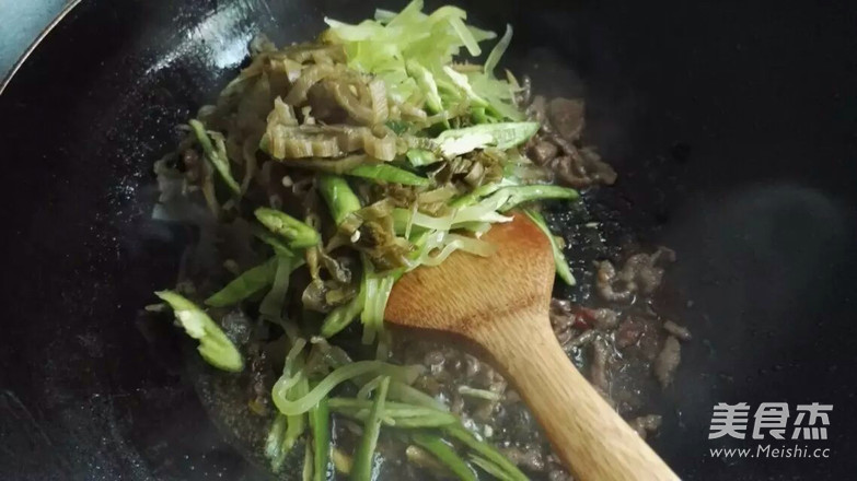 Shredded Beef with Lettuce and Pickled Cabbage recipe