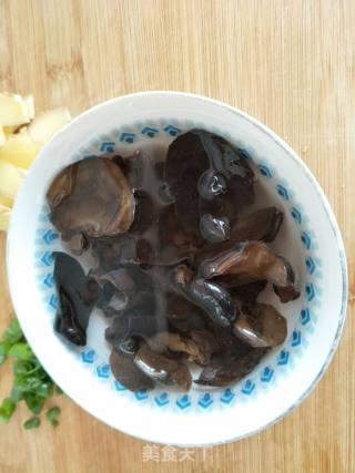 Stewed Duck with Chinese Fungus and Wolfberry recipe