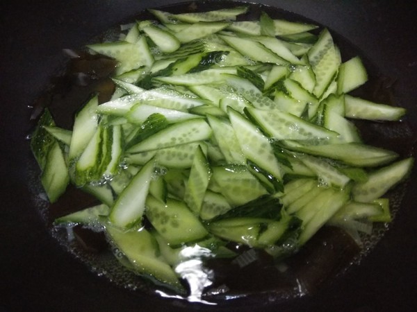 Cucumber Seaweed Soup Dinner recipe