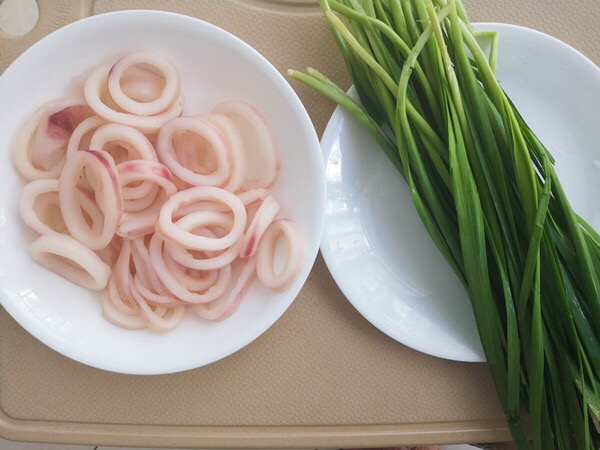 Grilled Squid Rings with Chives recipe