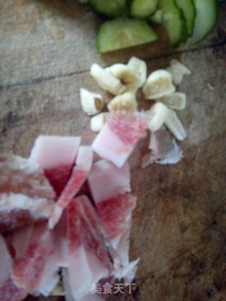 Stir-fried Bean Curd with Cucumber recipe