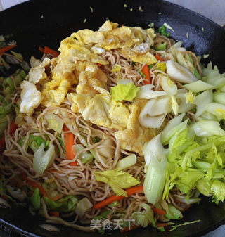 Fried Noodles with Celery in Oyster Sauce recipe