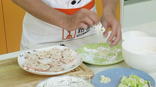 Stir-fried Celery with Lotus Root recipe