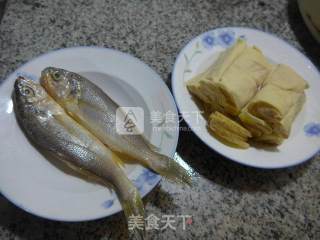 Steamed Small Yellow Croaker with Noodles recipe