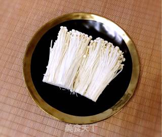 Enoki Mushroom with Meat Sauce recipe
