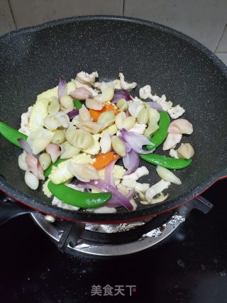 Stir-fried Shell Noodles with Vegetables and Chicken recipe