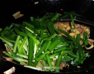 Thousand Slices of Shredded Pork with Fried Leeks recipe