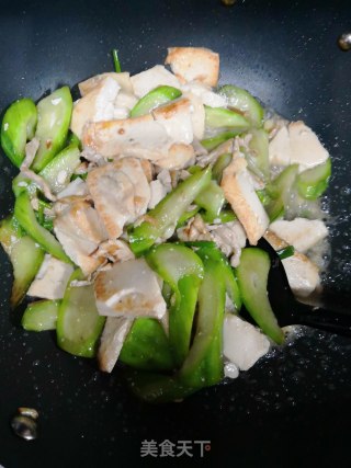 Loofah Stir-fried Tofu recipe