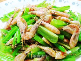 Stir-fried Shrimp with Parsley recipe