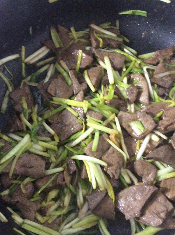 Stir-fried Garlic Sprouts with Pork Liver recipe