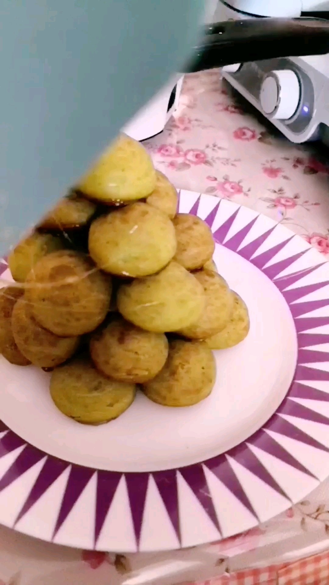 Caramel Puff Christmas Tree recipe