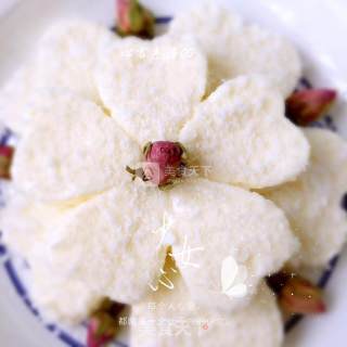 Flower-shaped Coconut Milk Parfait recipe