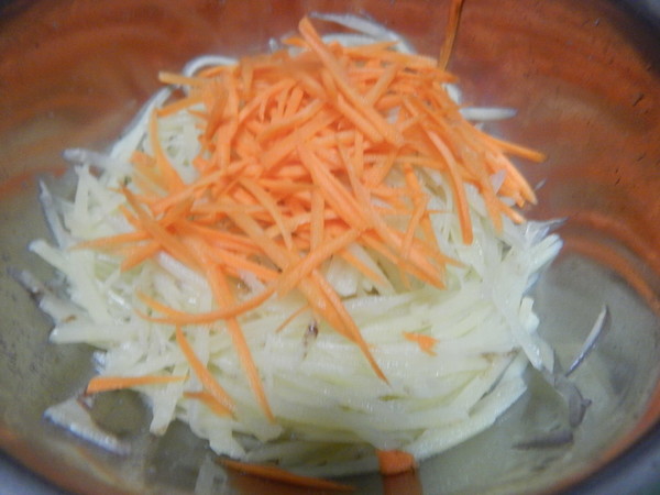 Potato Shreds with Kelp Salad recipe