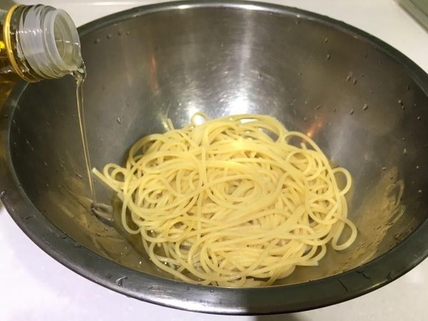 Spaghetti with Clams in Garlic White Wine recipe