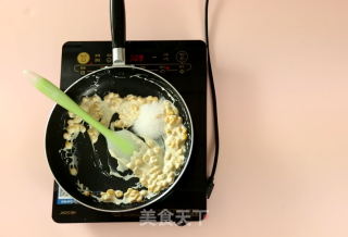 Whirlpool Special Seafood Pizza with White Sauce recipe