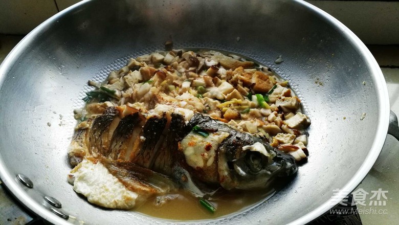 Shiitake Mushroom and Tofu Stuffed Grass Carp recipe